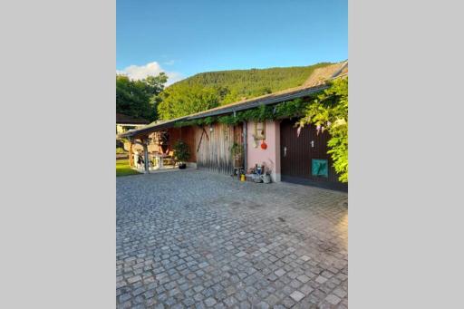 Charmant petit appartement avec bel exterieur. - Housity