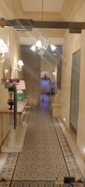 Central 214 Boutique Hotel - Housity
