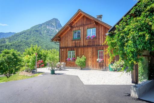 Lovely house with mountain view & big garden in Bad Aussee - Housity
