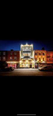 Swan Street Townhouse Hot Tub & Roof Terrace - Housity