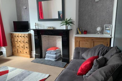 Southsea Space big bright 5 bedroom house sleeps 12 - Housity