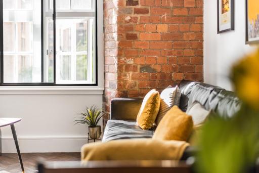 Chic one bed apartment- City Living in converted Cocoa Warehouse York PARKING - Housity