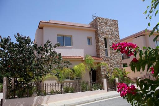 Michelle 8 - Housity