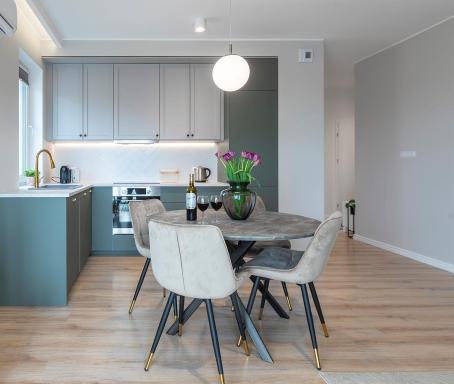 River View - widok na wodę, parking w hali, 3pok i 5 łóżek, klima, Netflix i Max, centrum - Housity