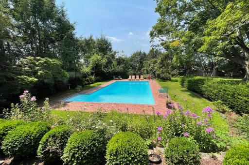 Timeless Pre Revolution House with Pool - Housity