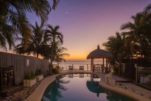 Mylara Beachfront Holiday Home - Housity