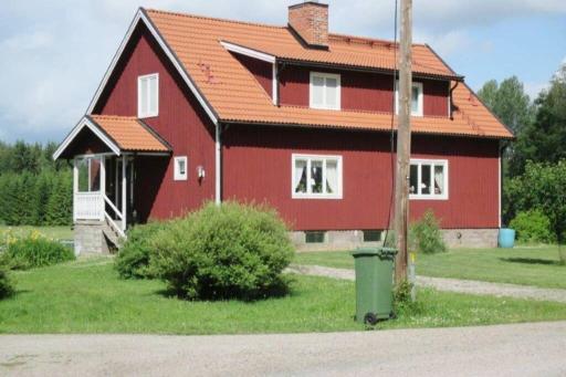 Egen lägenhet i 2-familjshus på landet. - Housity