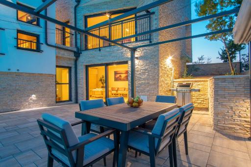 Perla Nera Heated Pool & Sauna - Housity