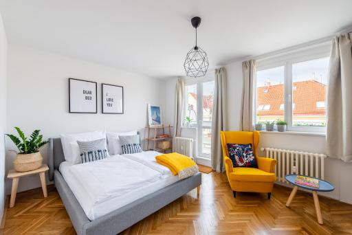 BRIGHT CHARMING Apt with TERRACE, PARKING & AirCo. - Housity