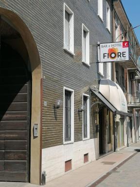 HOTEL FIORE & Fiocchi - Housity