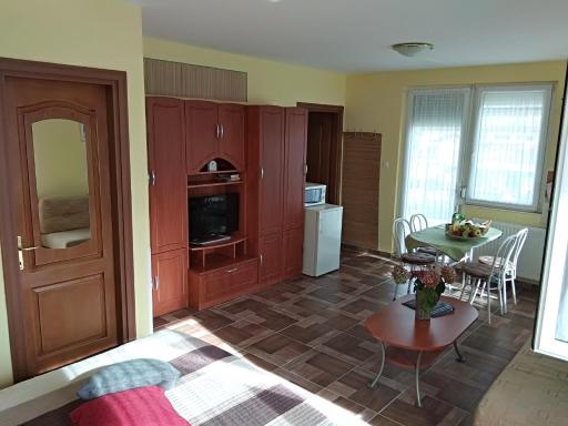 Yellow Apartmanház - Housity