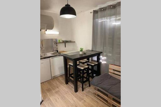 Charmant petit studio au coeur de figeac - Housity