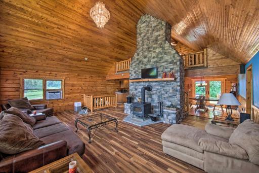 Cozy Family-Friendly Pine Grove Cabin with Fire Pit! - Housity