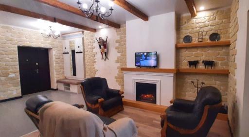 Гетьманські палати , Старе місто, 2 спальні, балкон-тераса , 85 м кв - Housity