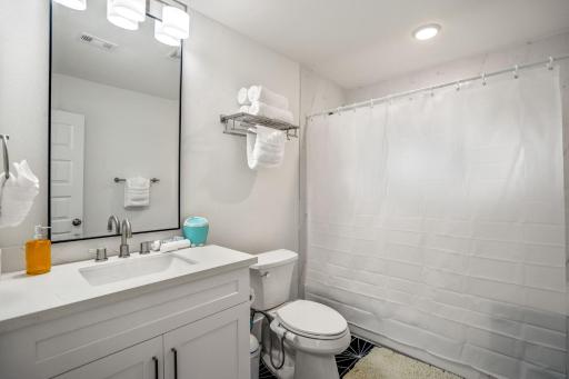 Universal Apartment at East Downtown - Housity