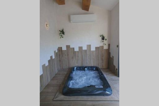 Un petit coin de Bali avec SPA et piscine privés - Housity