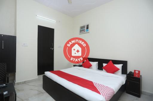 OYO 16904  Maharaja Palace - Housity