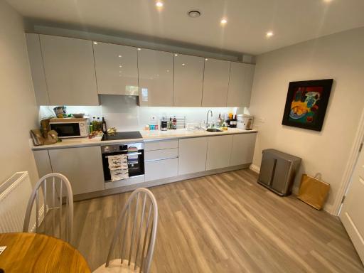 Stylish Apartment with Terrace - Housity