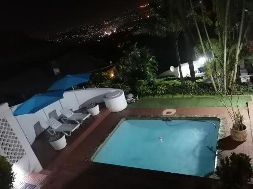 81 Manor drive guest house - Housity