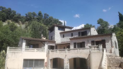 GRANDE VILLA A 15 MINUTES DE NICE - ARRIERE PAYS - Housity