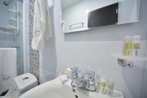La Pera Hotel - Housity