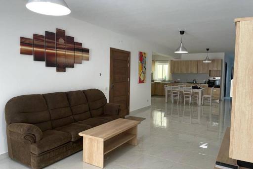 Lovely and huge 3 bedroom apartment with free park - Housity