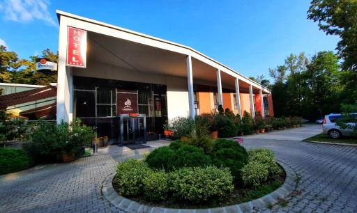 Veronika Hotel - Housity