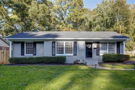 Modern house w/ easy access to UPT & SE Charlotte - Housity