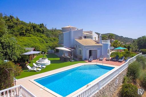 in Canal Sleeps 8 with Pool Air Con and WiFi - Housity