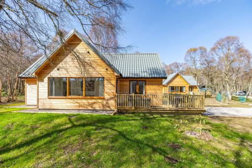 Thistle Lodge 20 with Hot Tub - Housity