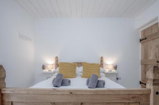Brook Cottage - 7 Bedroom Cottage - Dale - Housity