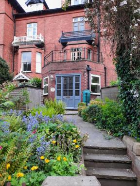Laburnum House - Housity