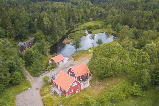 Large vacationhome with a modern design - Housity