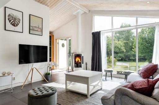 Five-Bedroom holiday home by the river of lagan - Housity