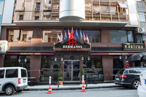 Hermanos Hotel - Housity