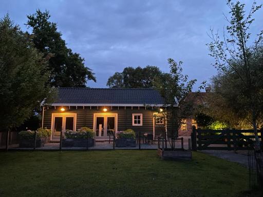 Flora’s B&B - Housity