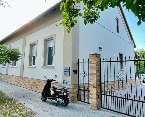 Vörösmarty apartmanház - Hizvo