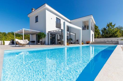 Luxury Villa Valhalla with Private Pool - Housity