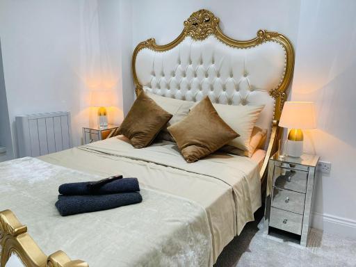 Salt Hill Windsor Legoland Eton Heathrow Luxury 2 Bed 1 Bath FREE Parking - Housity