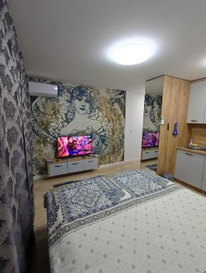 Skyline by Nights & Smiles - Housity