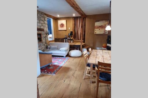 Schöne Ferienwohnung mit Kamin - Housity
