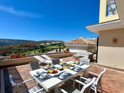 Casares del Mar - Doña Julia Golf - Stunning views - Housity