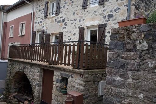 Maison en pierres au cœur d'un village Ardéchois - Housity