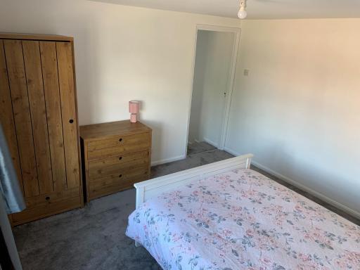 5 Bedroom House with outdoor space - Housity