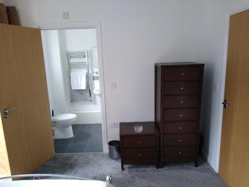 Stylish Private Double Room w/ensuite - Housity