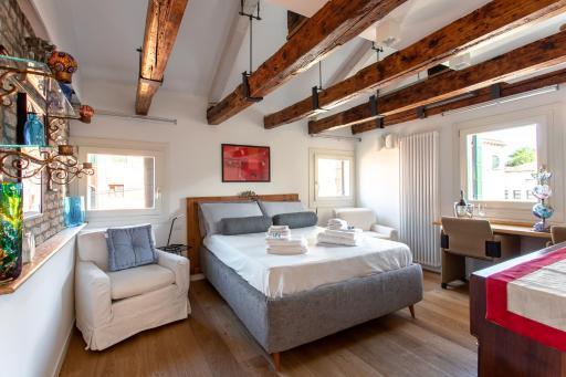 Biennale Gallery Suite - Housity