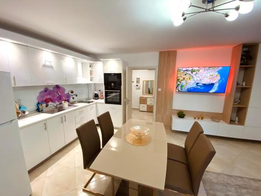 Irina Apartment - Housity