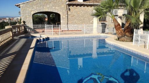 Spacious villa with large private pool and incredible views - Housity