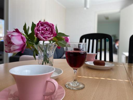 Viihtyisä kolmio järven rannalla - Housity