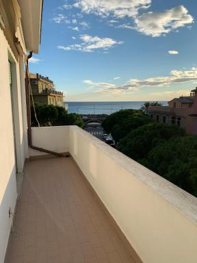 Casa Bianca 5 - confortevole in centro a Moneglia - Housity